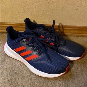 ADIDAS BIG BOY/GIRL size 6 Fits Me Big I’m 7.5/8.